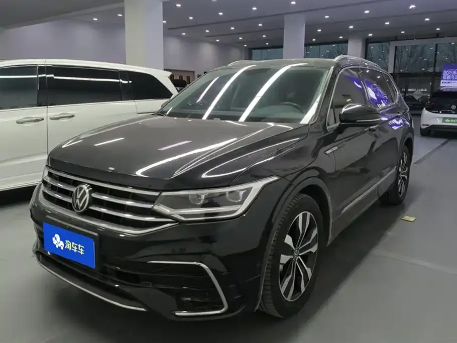 Volkswagen Tiguan L — фото 1