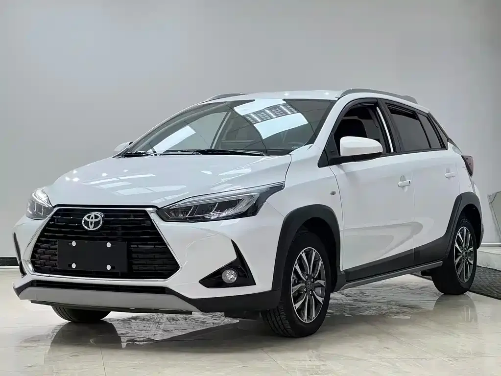 Toyota Yaris L — фото 1