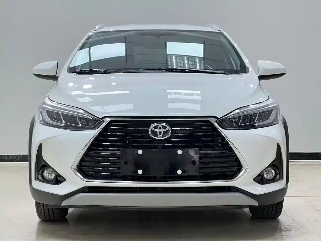 Toyota Yaris L — фото 2