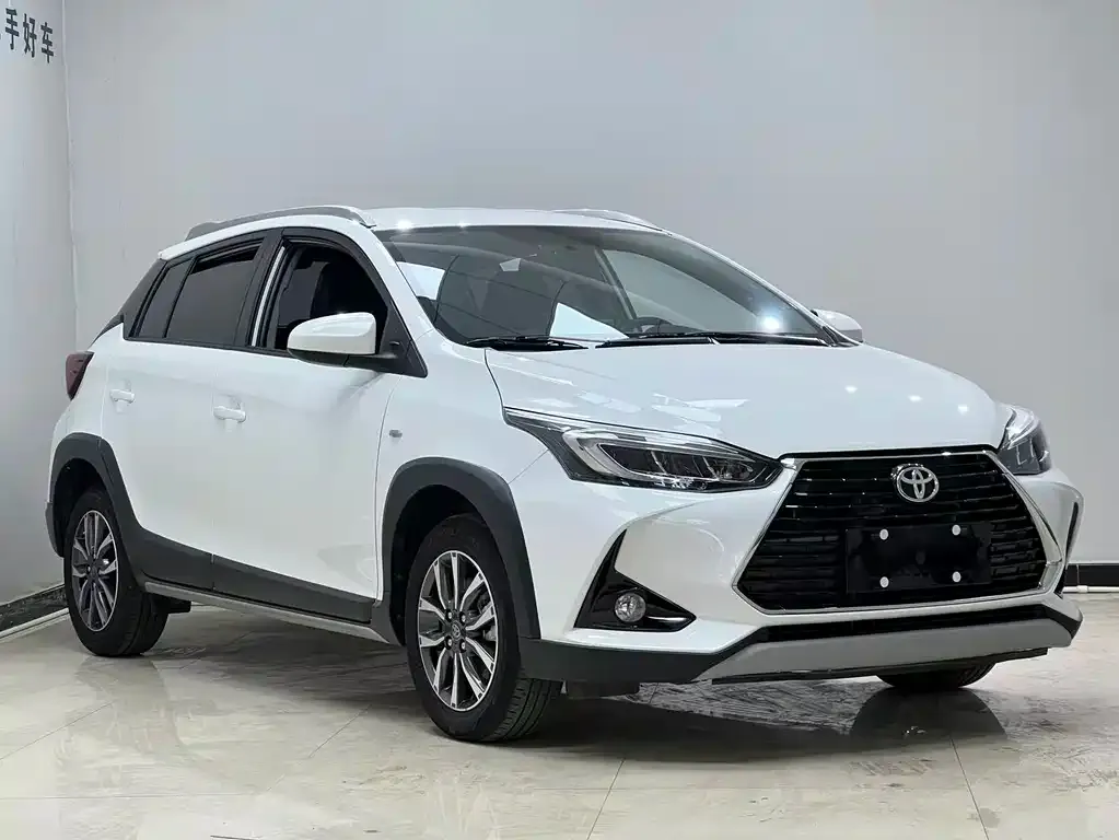 Toyota Yaris L — фото 3