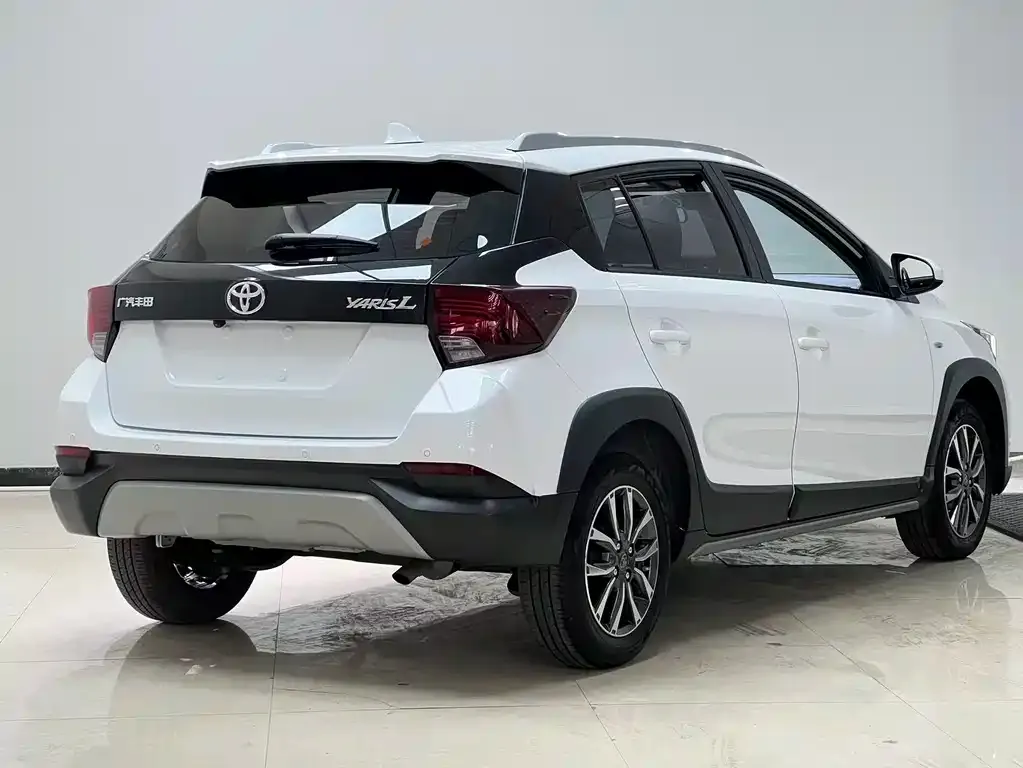 Toyota Yaris L — фото 4