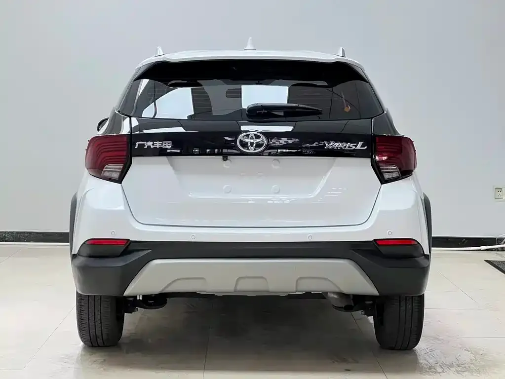 Toyota Yaris L — фото 5