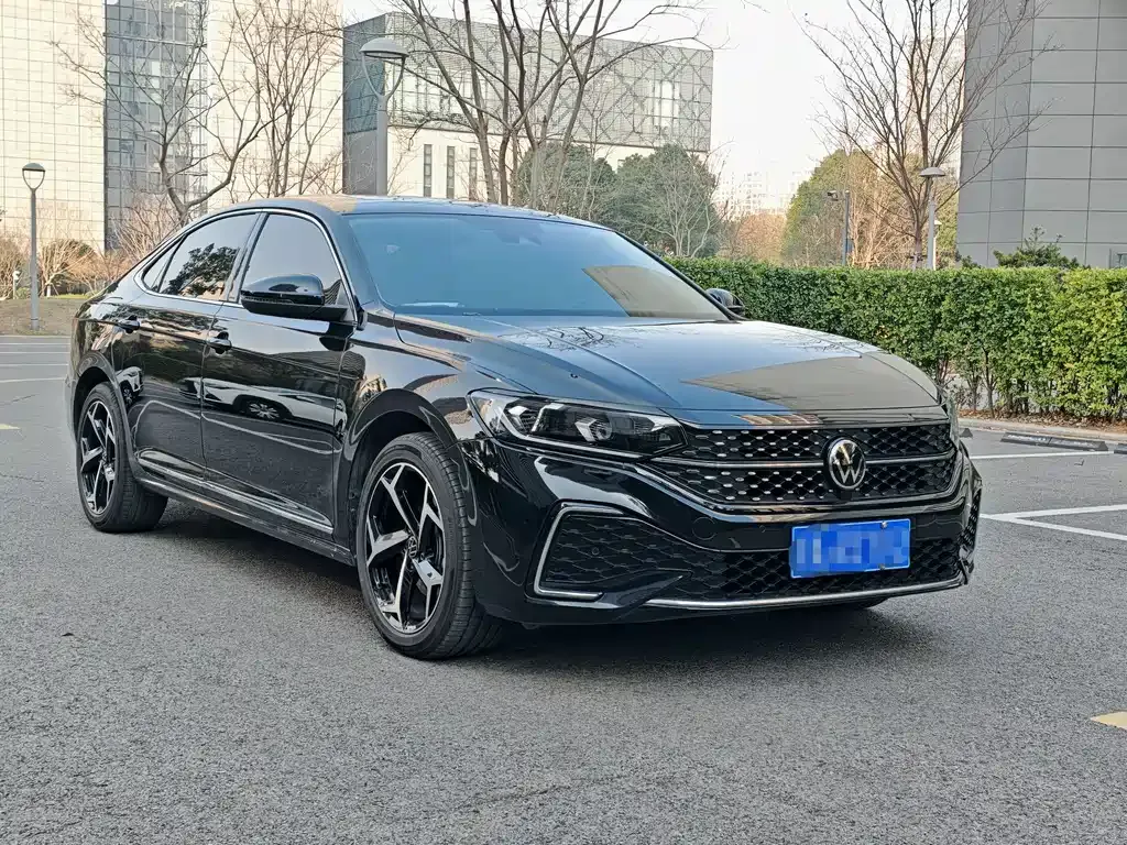 Volkswagen Passat — фото 10