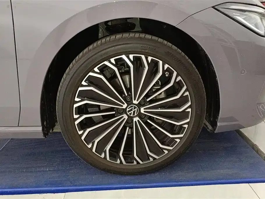 Volkswagen Passat — фото 8