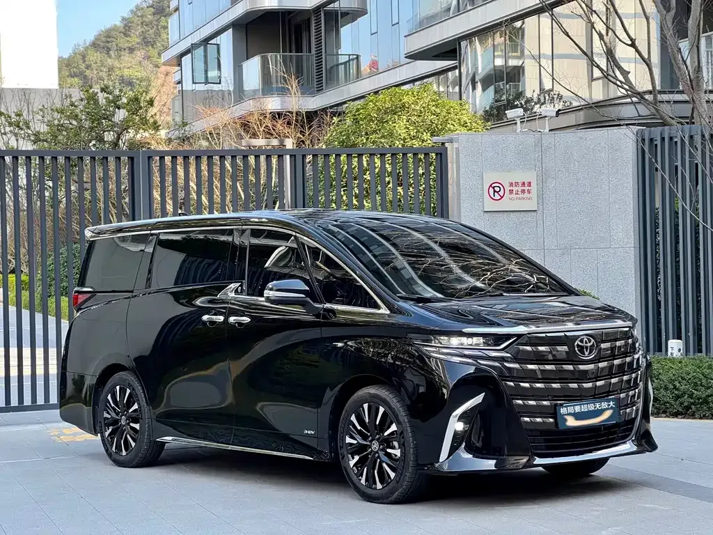 Toyota Alphard — фото 5