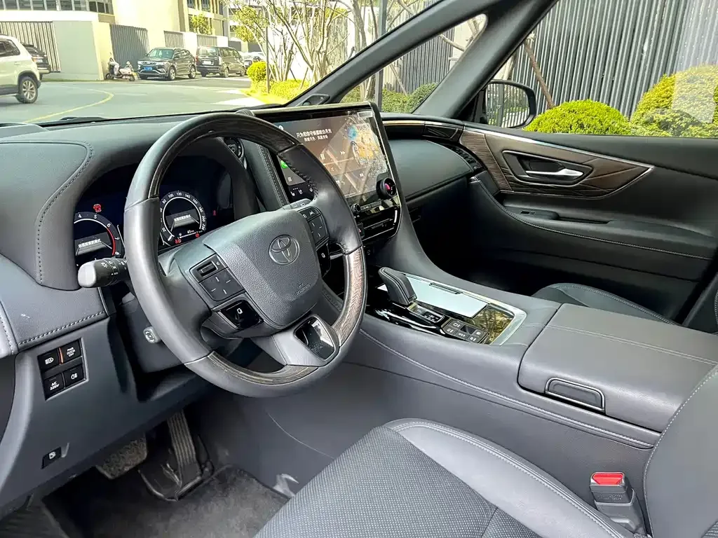 Toyota Alphard — фото 6