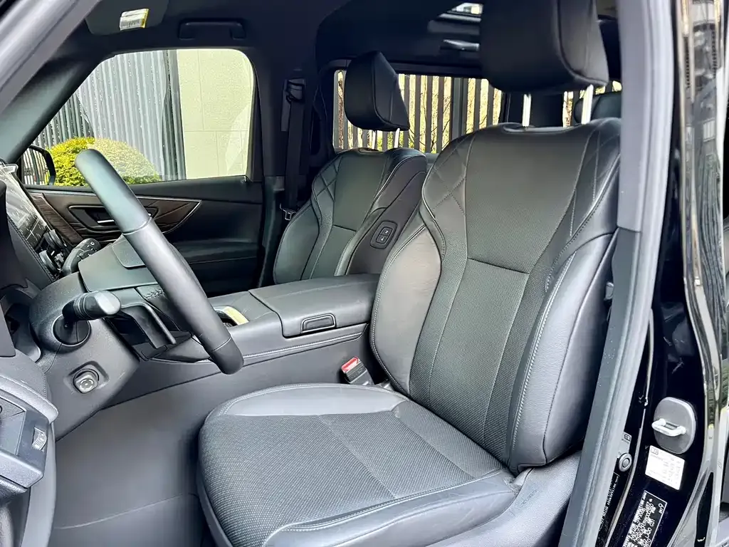 Toyota Alphard — фото 2
