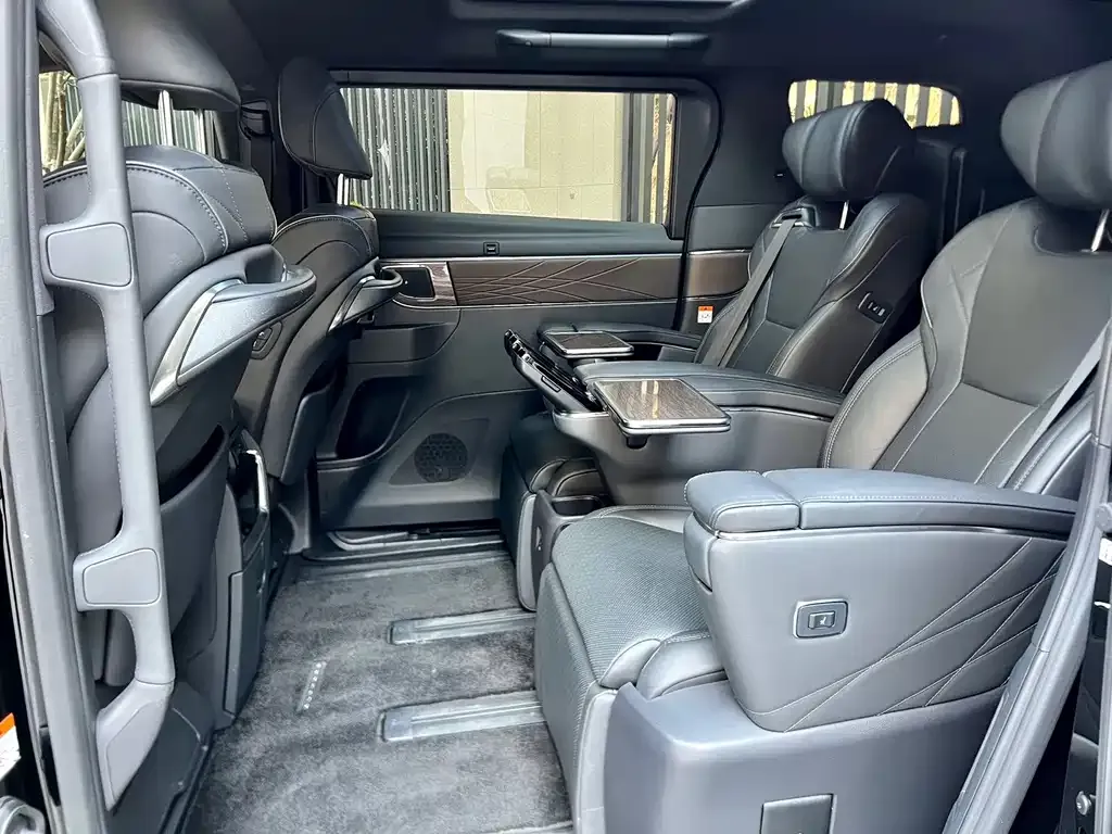 Toyota Alphard — фото 3