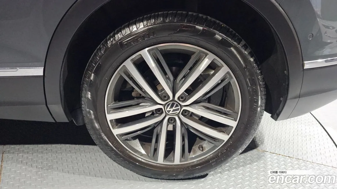 Volkswagen Tiguan — фото 7