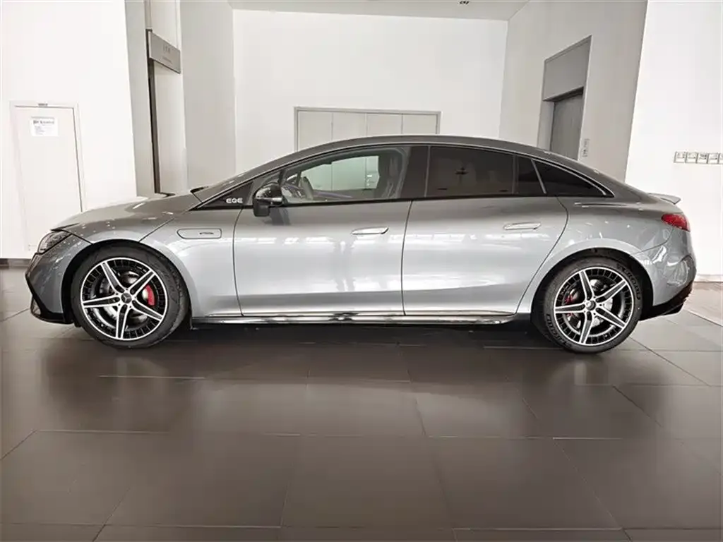Mercedes-Benz EQE AMG — фото 2