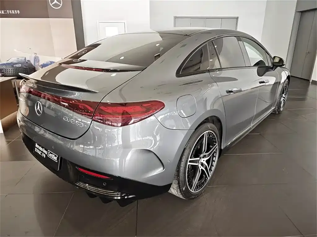 Mercedes-Benz EQE AMG — фото 7