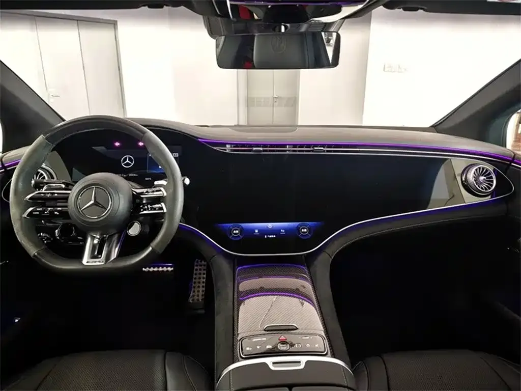 Mercedes-Benz EQE AMG — фото 4