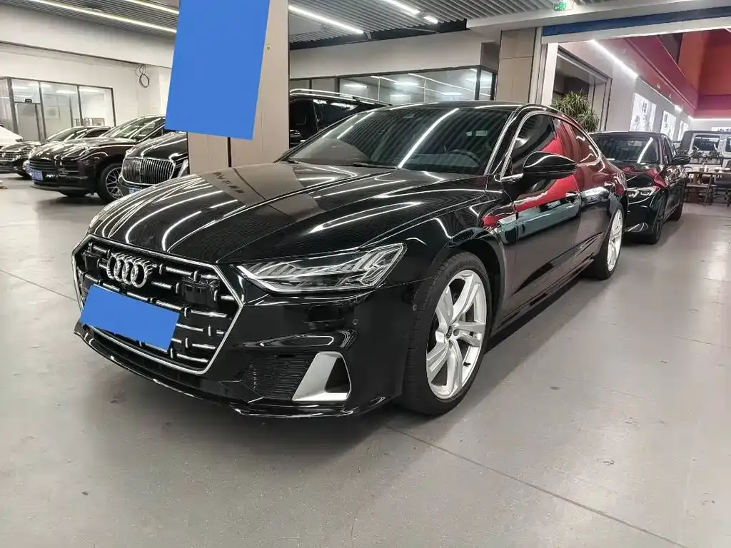 Audi A7L — фото 1