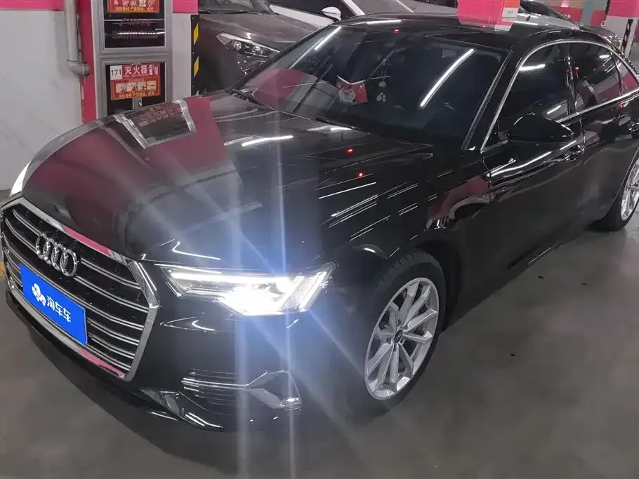 Audi A6L — фото 1