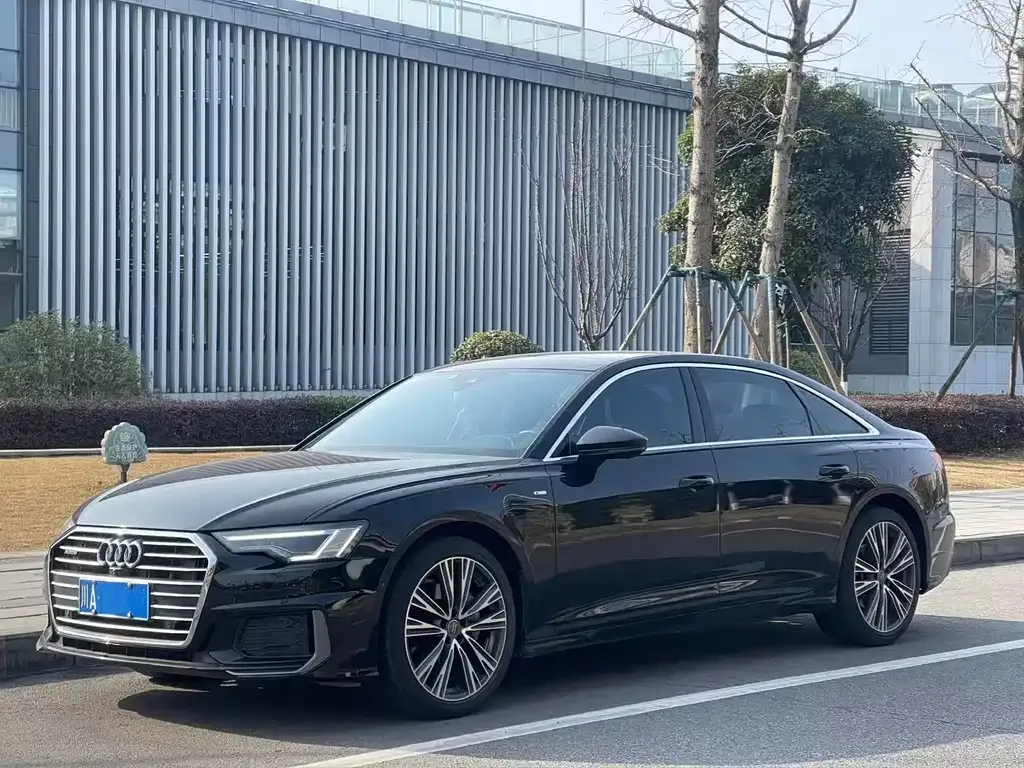 Audi A6L — фото 1