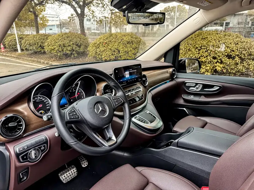 Mercedes-Benz V-Class — фото 10