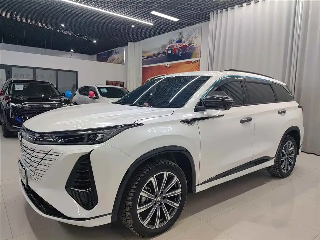 Changan CS75PLUS — фото 1