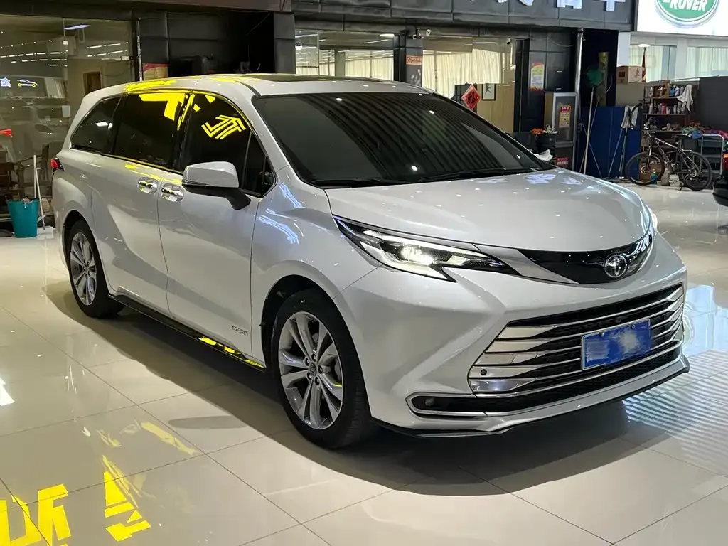 Toyota Sienna — фото 2