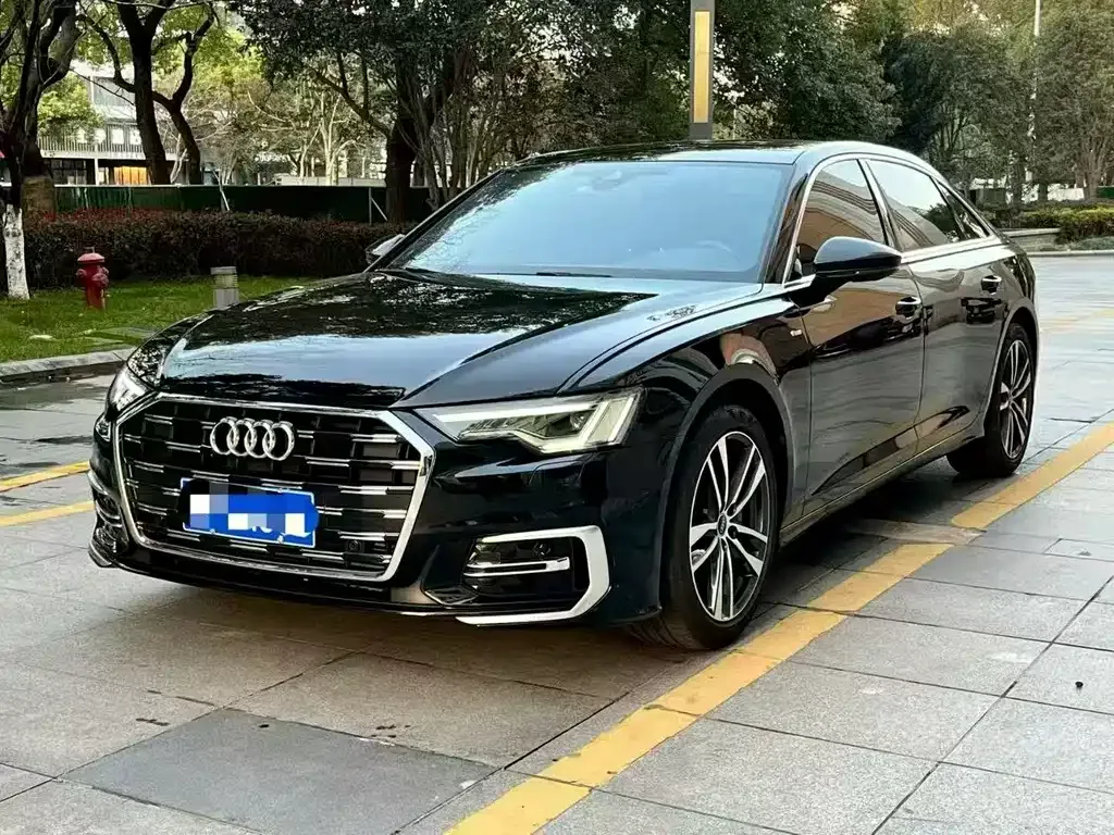 Audi A6L — фото 1