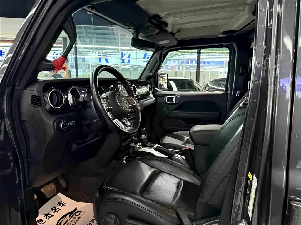 Jeep Wrangler — фото 6