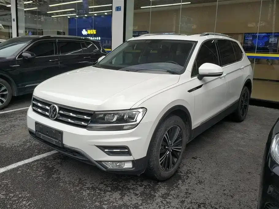 Volkswagen Tiguan L — фото 1