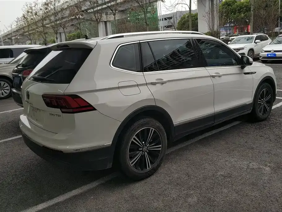 Volkswagen Tiguan L — фото 5
