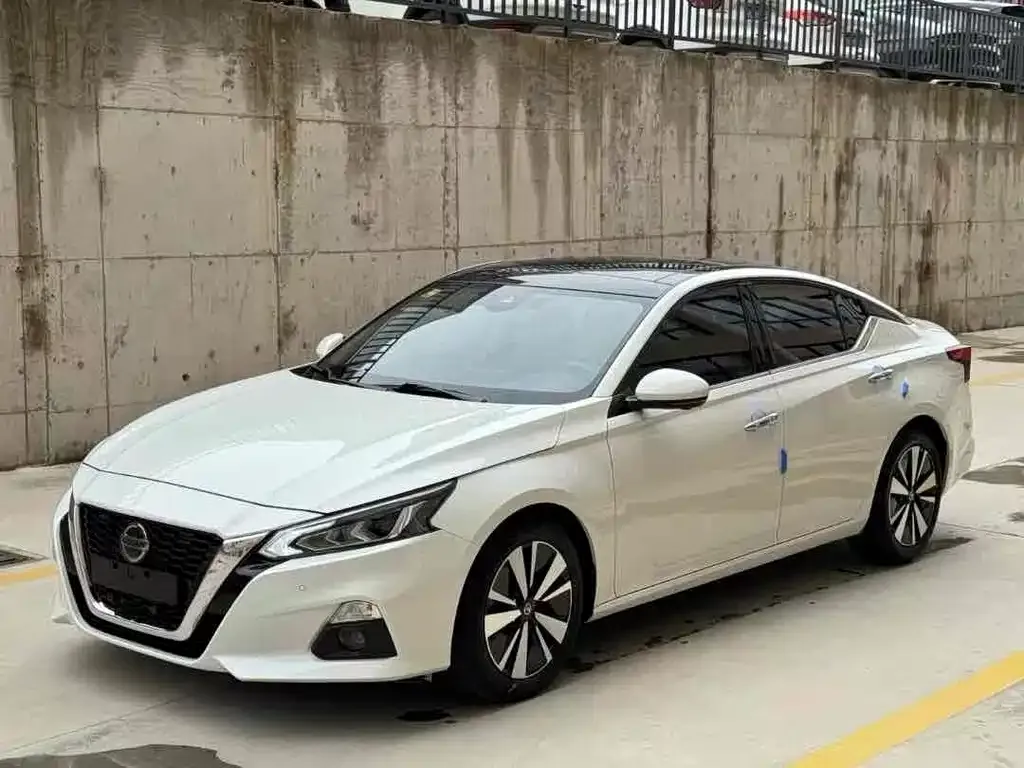 Nissan Teana — фото 1