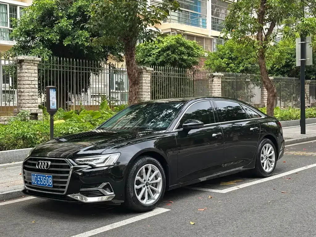 Audi A6L — фото 1