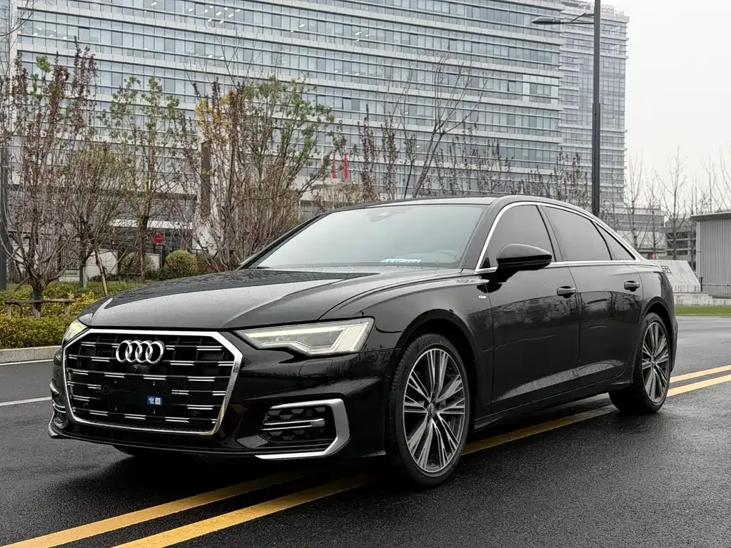 Audi A6L — фото 1