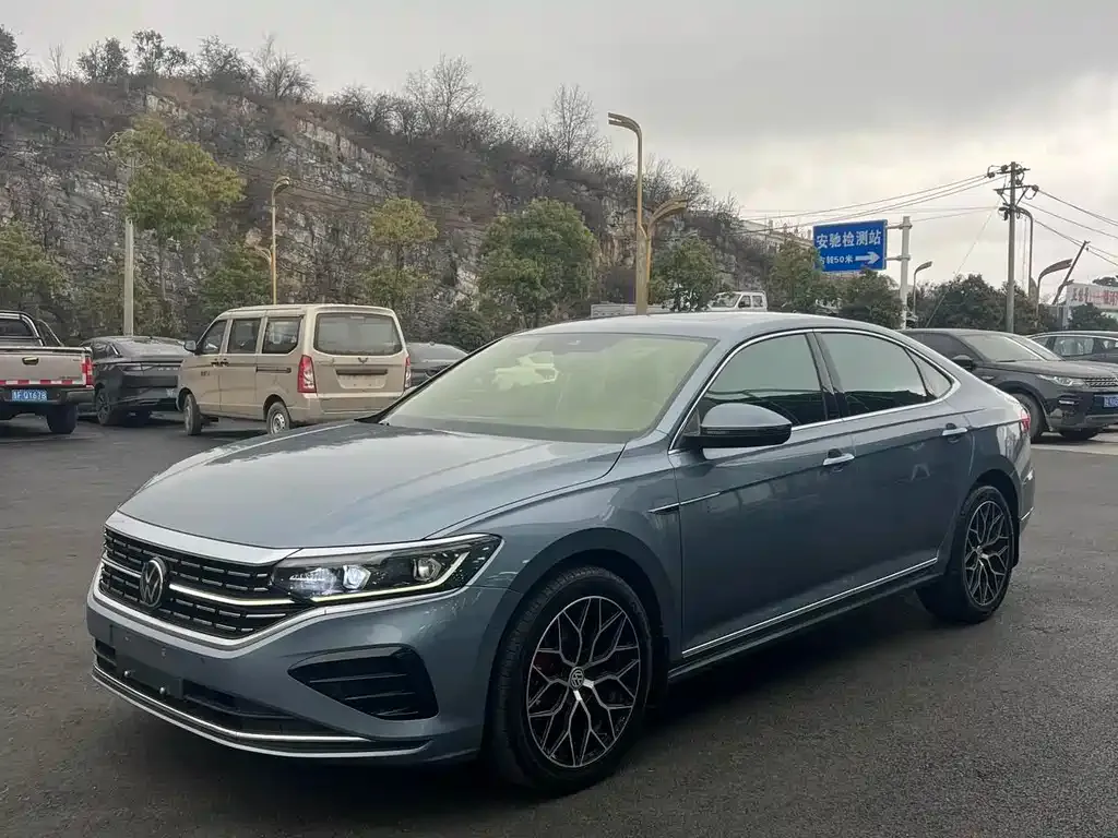Volkswagen Passat — фото 1