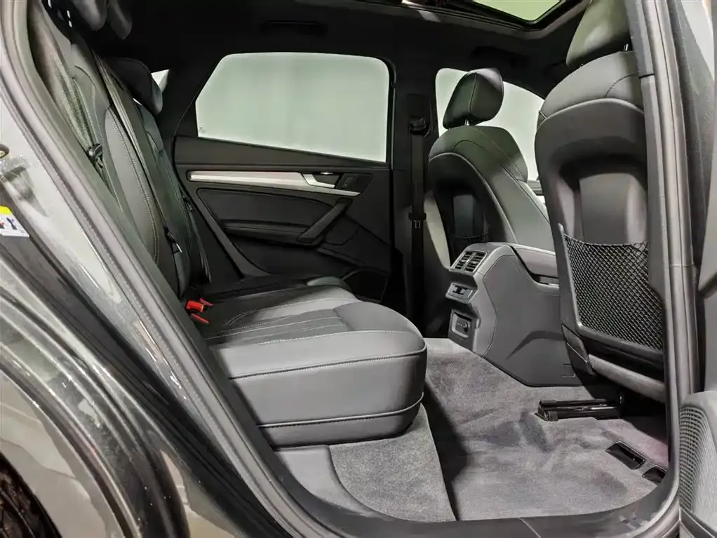 Audi Q5L Sportback — фото 10