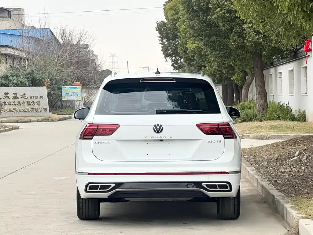 Volkswagen Tiguan L — фото 4
