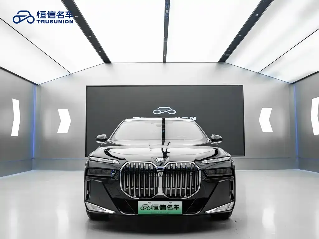 BMW i7 — фото 2