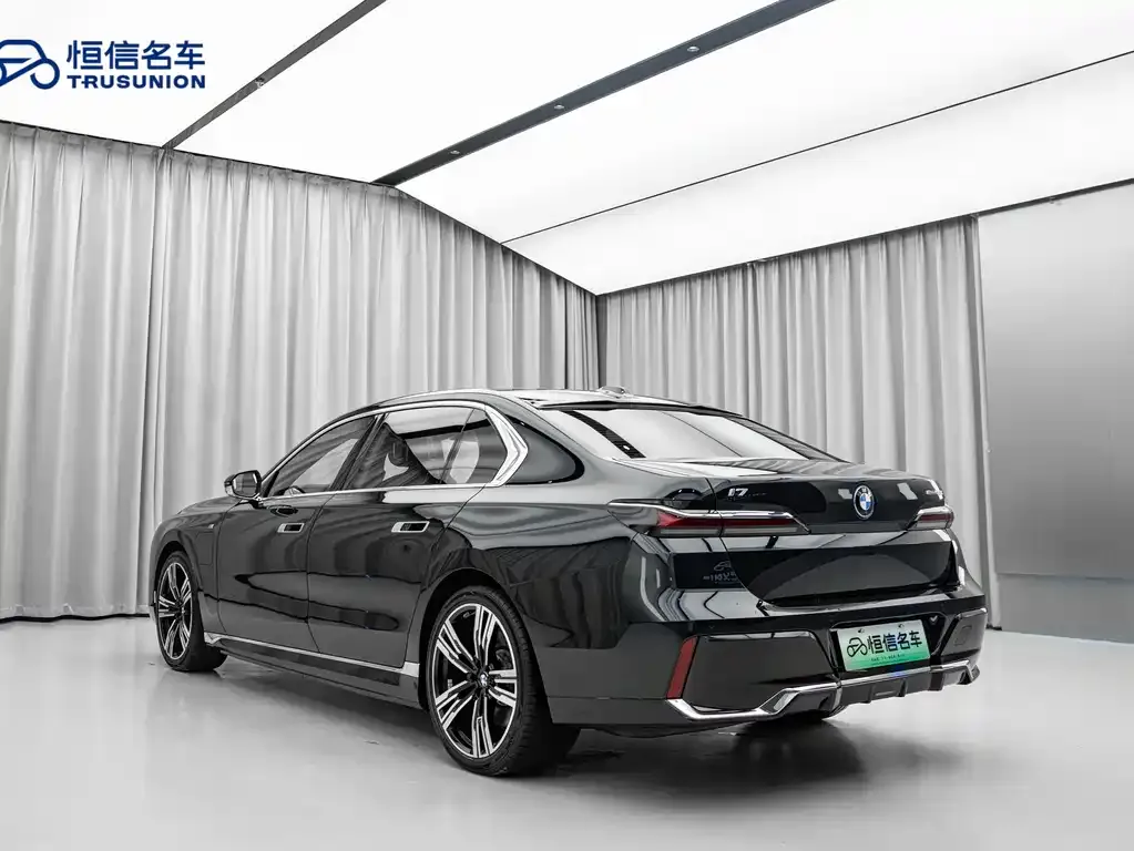 BMW i7 — фото 10