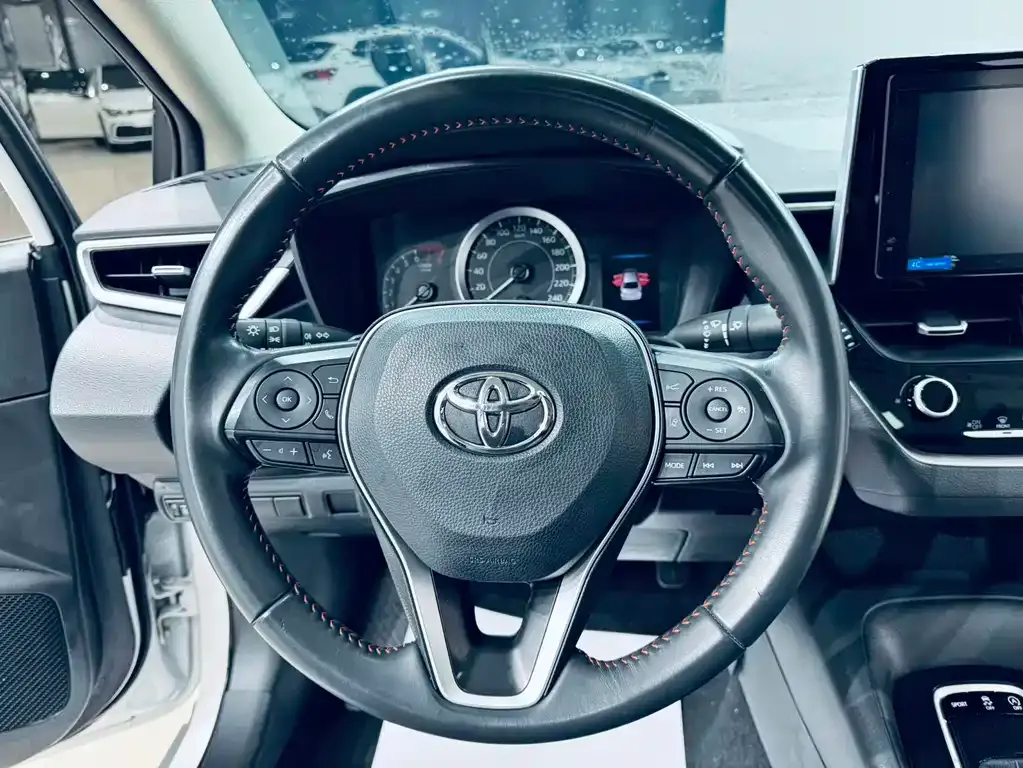 Toyota Corolla — фото 7