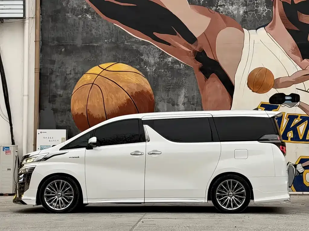 Toyota Vellfire — фото 3