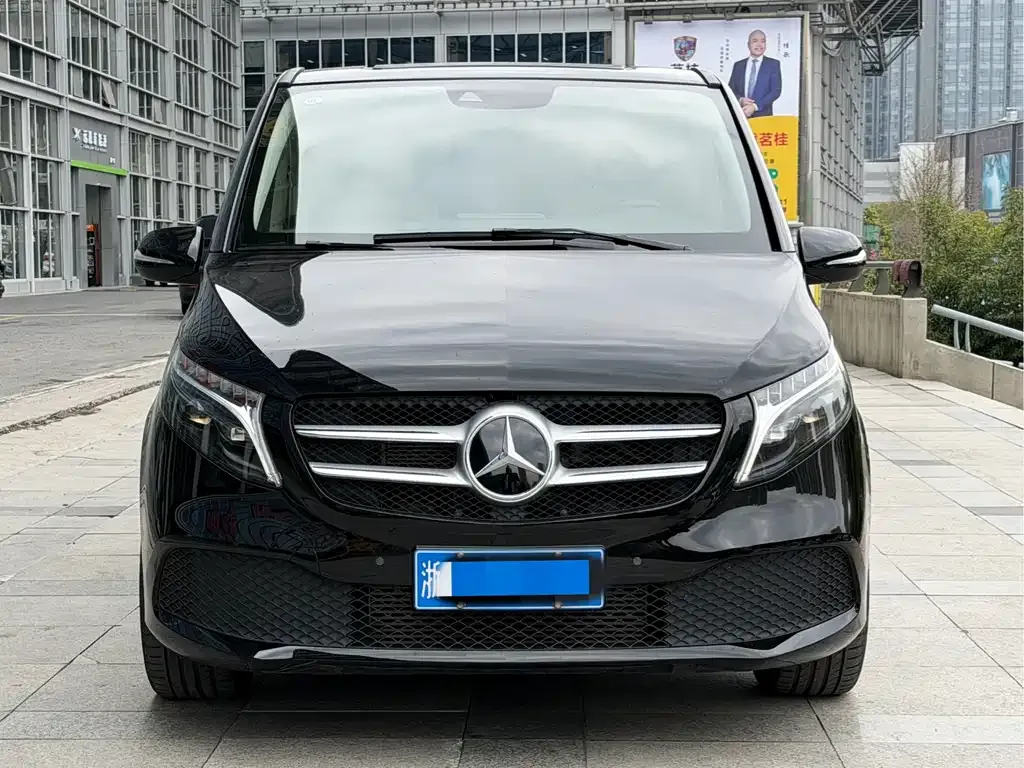 Mercedes-Benz V-Class — фото 1