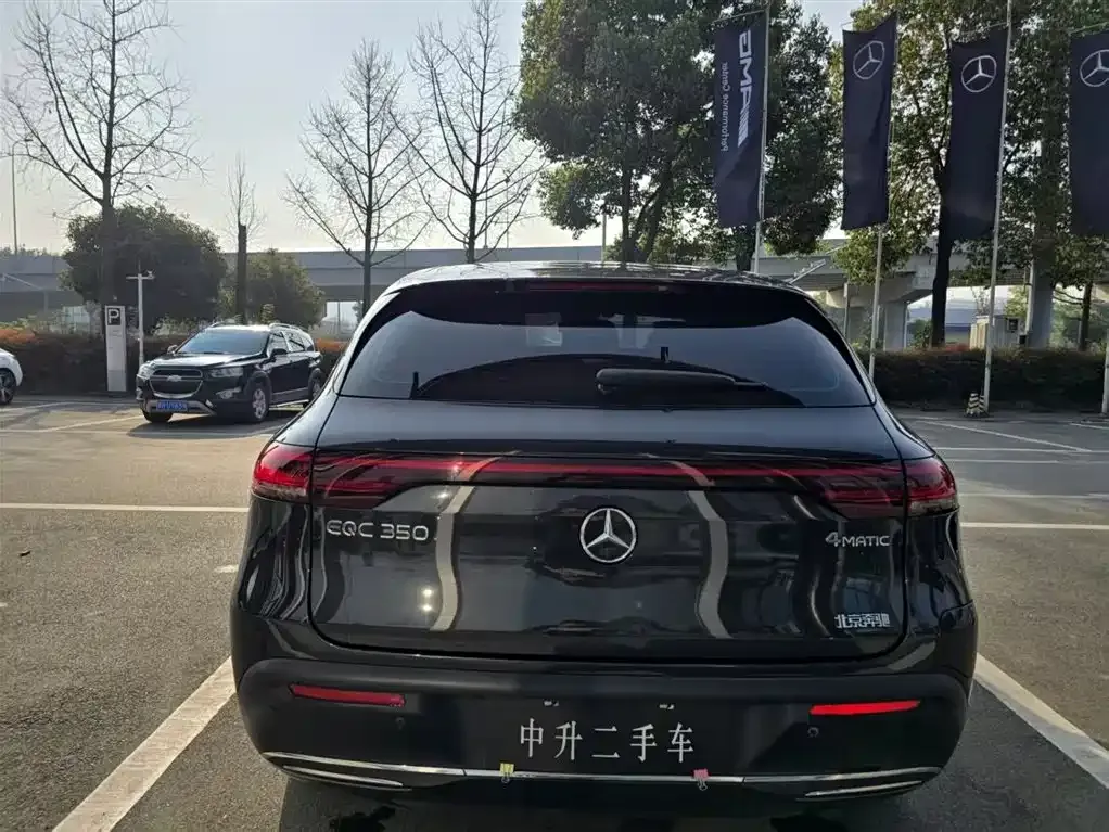 Mercedes-Benz EQC — фото 10