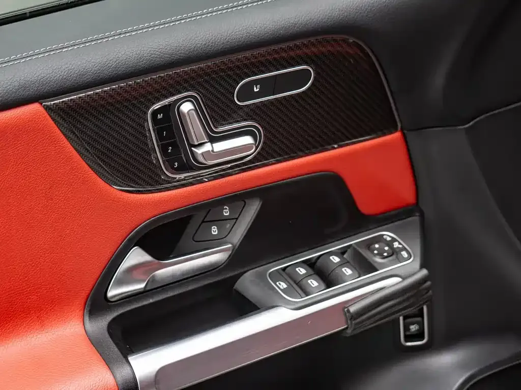 Mercedes-Benz GLB AMG — фото 4