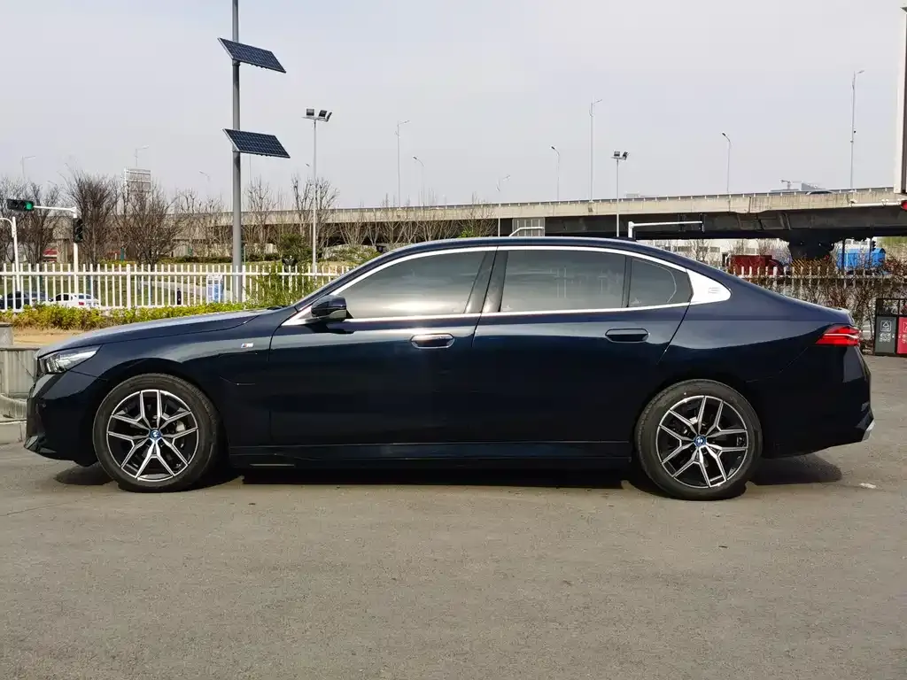BMW i5 — фото 4