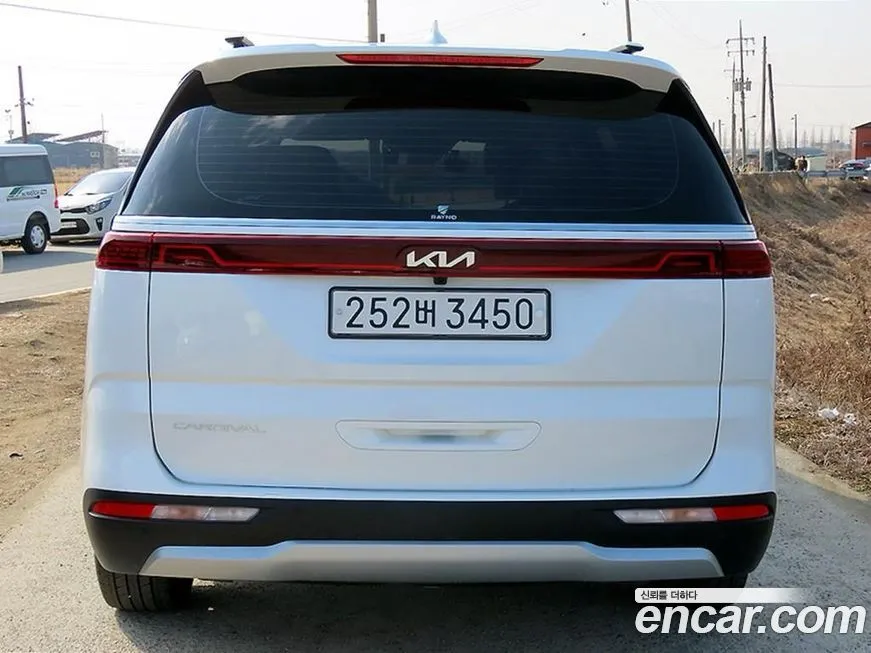 Kia Carnival — фото 4