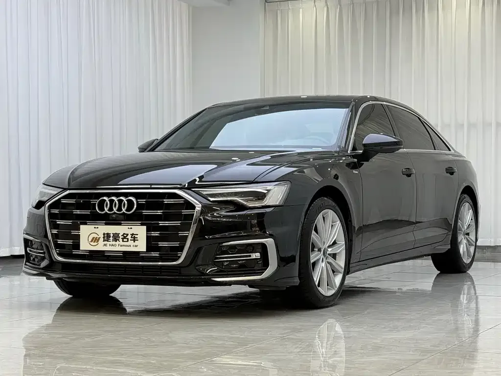 Audi A6L — фото 1