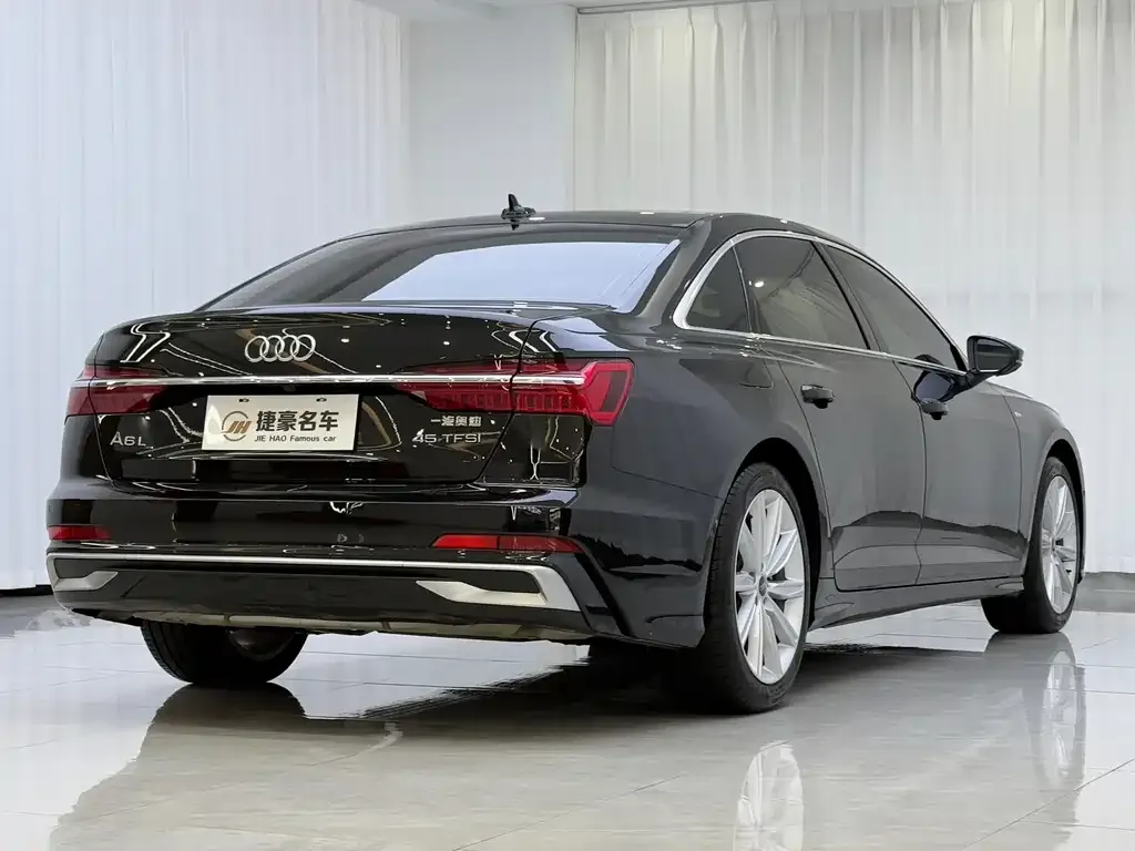 Audi A6L — фото 9