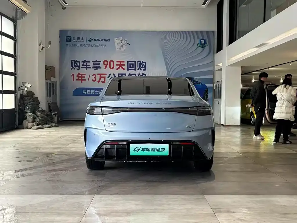BYD Seal — фото 8