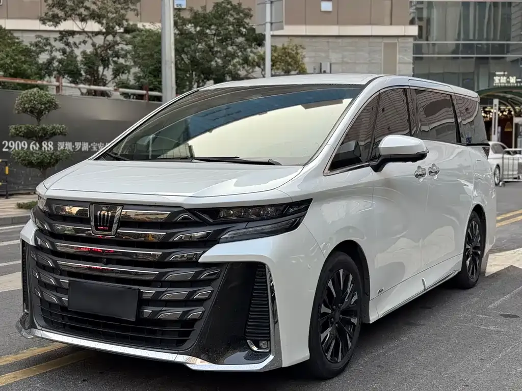 Toyota Vellfire — фото 1