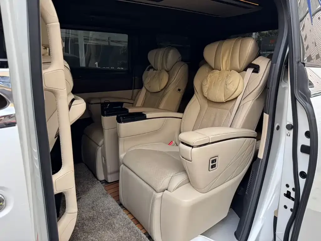 Toyota Vellfire — фото 8