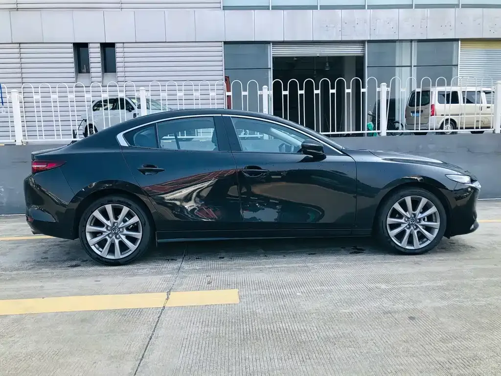 Mazda 3 Axela — фото 9
