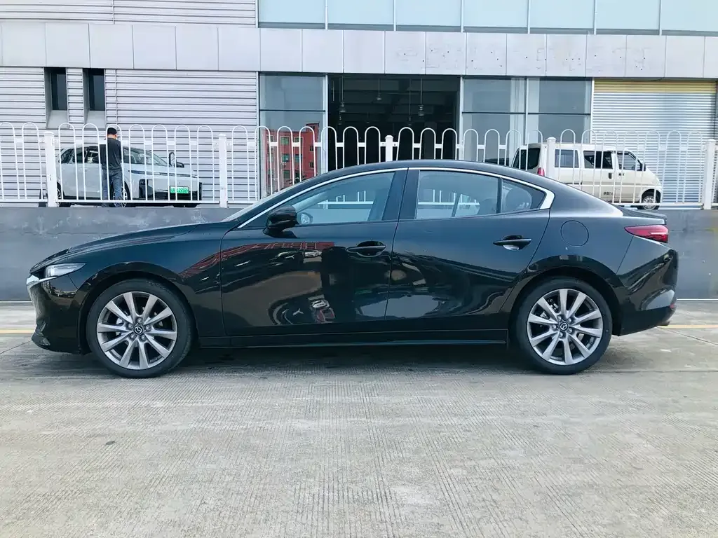 Mazda 3 Axela — фото 2