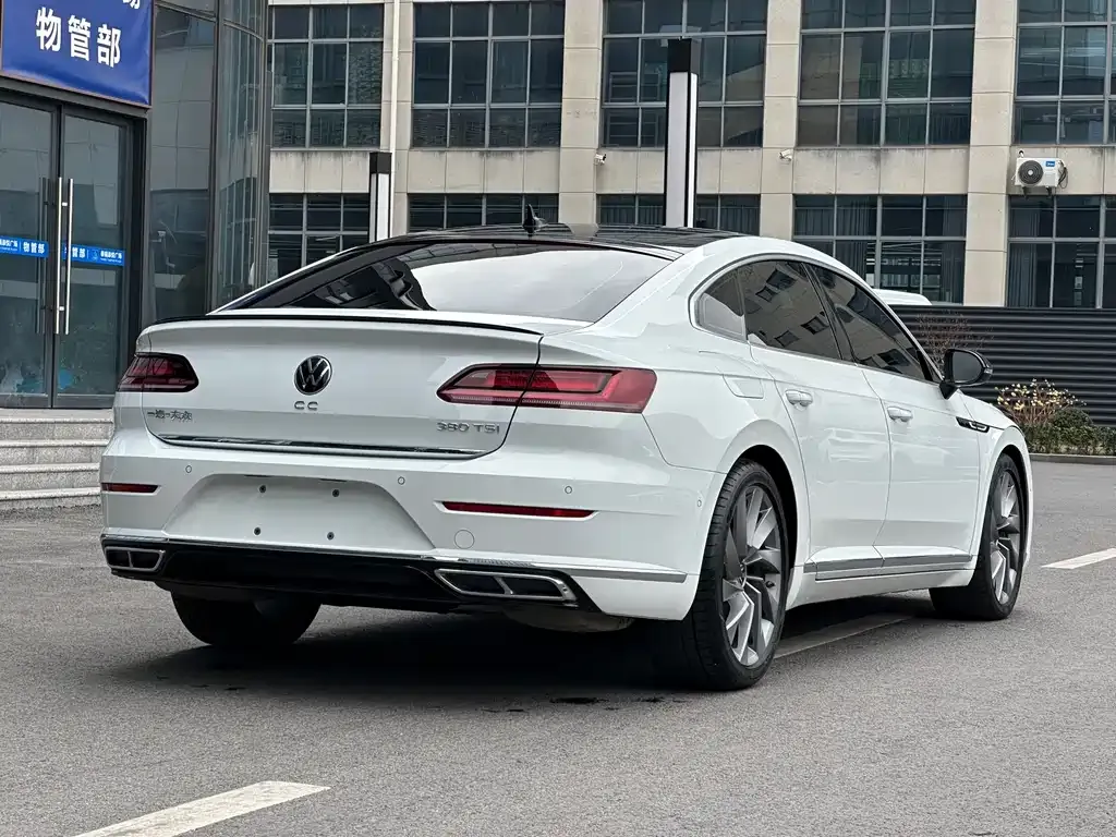 Volkswagen CC — фото 10
