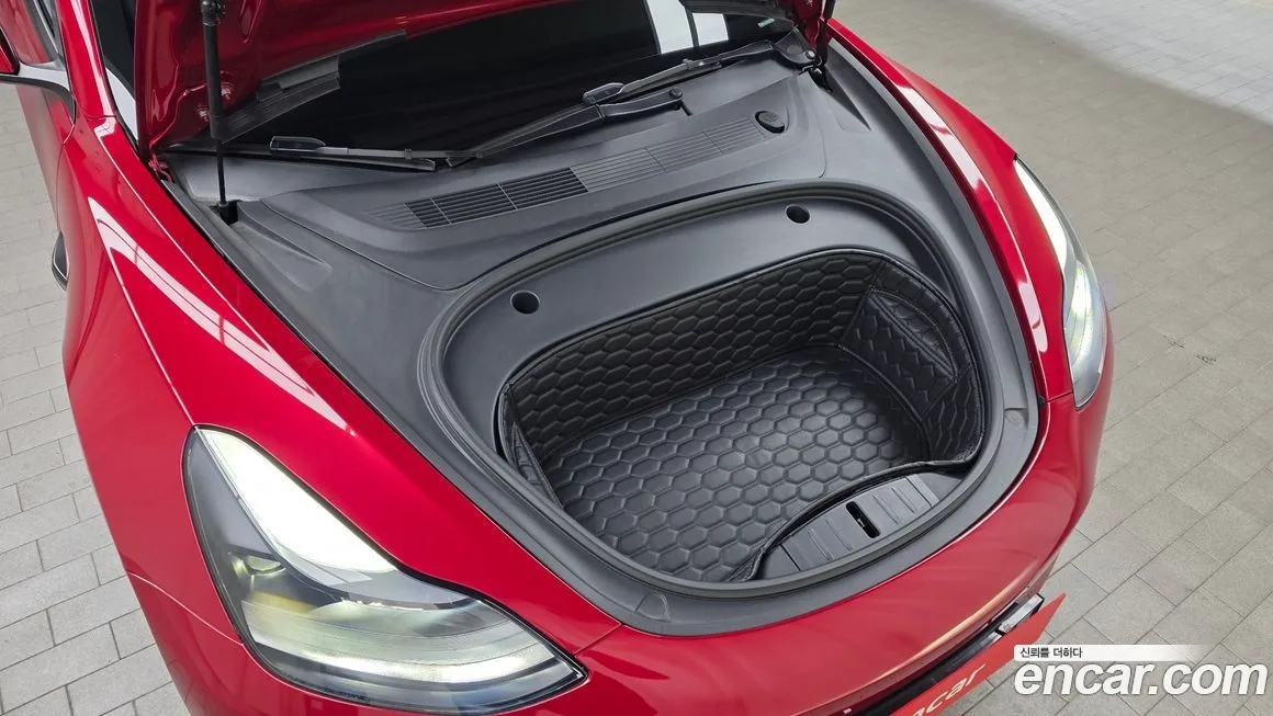 Tesla Model 3 — фото 10